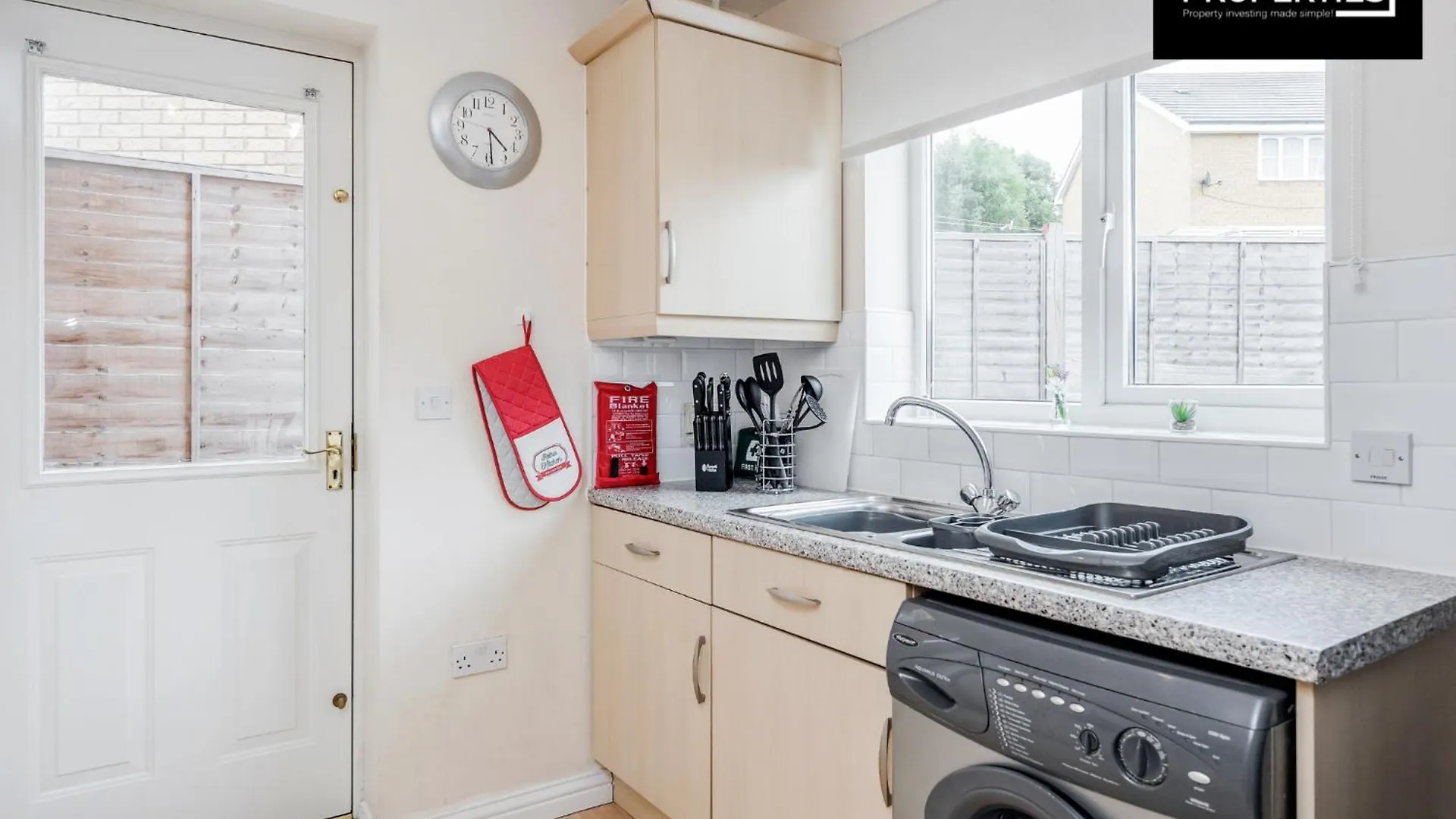Apartment Jesswood Properties: Spacious 3BR Near Luton Airport with Free Parking