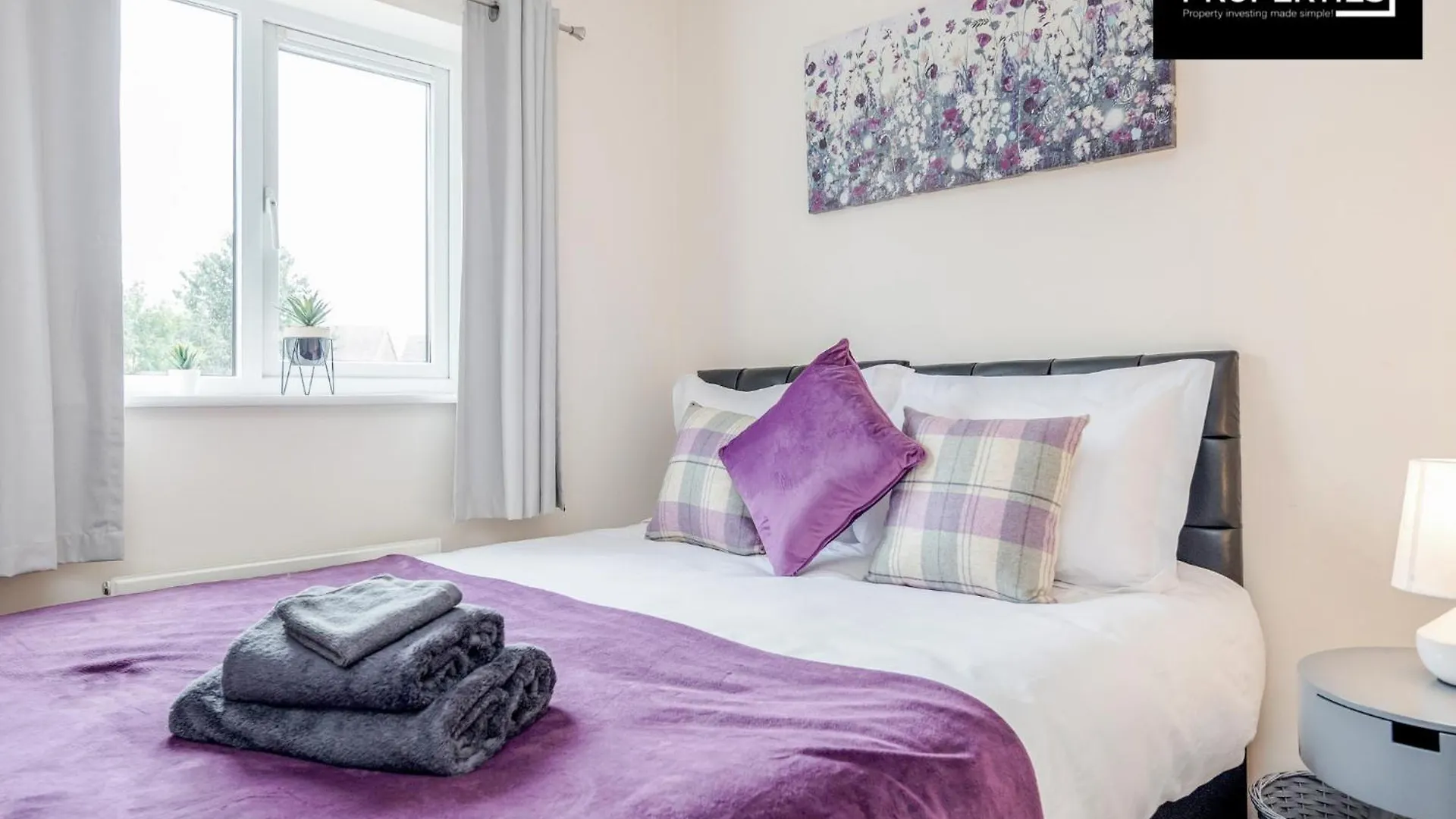 Jesswood Properties: Spacious 3BR Near Luton Airport with Free Parking