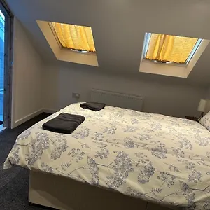  Alloggio in famiglia Near Airport Private & Shared Bathroom Option