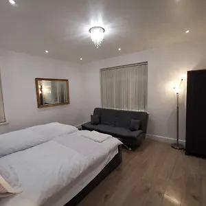  Apartment Three Bedroom Modern By Airport And Station